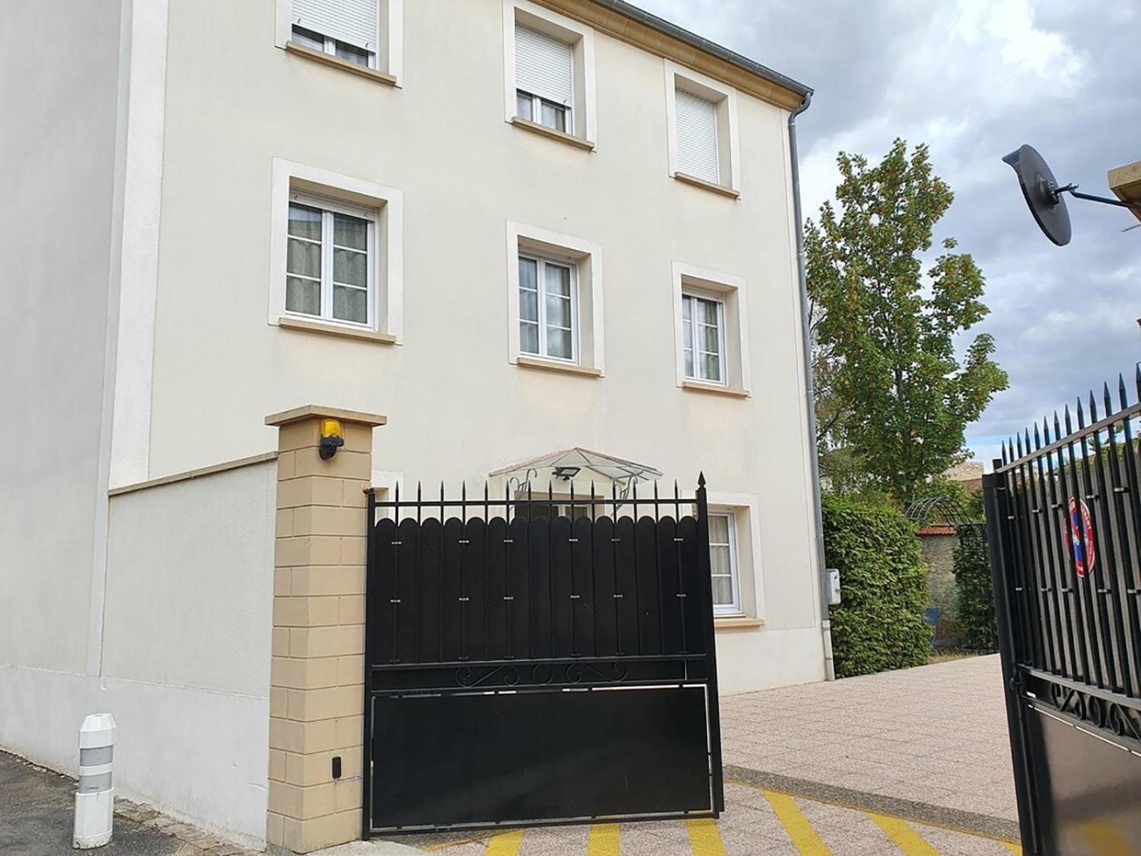 La Marina-Center-Parking-Stationtoparis Les Mureaux Εξωτερικό φωτογραφία